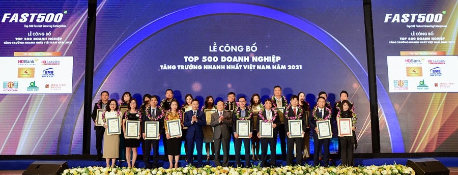 Con người HACOM tại lễ trao giải Top thương hiệu tăng trưởng nhanh nhất Việt Nam